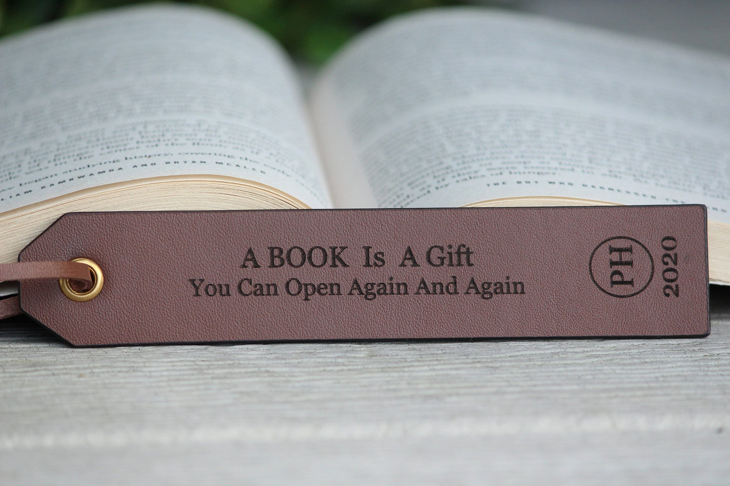 Personalized Leather Bookmark, Customized Gift, Book Lover, Gift for Readers - Birthday - Anniversary - Wedding - Groomsmen, Fathers Day